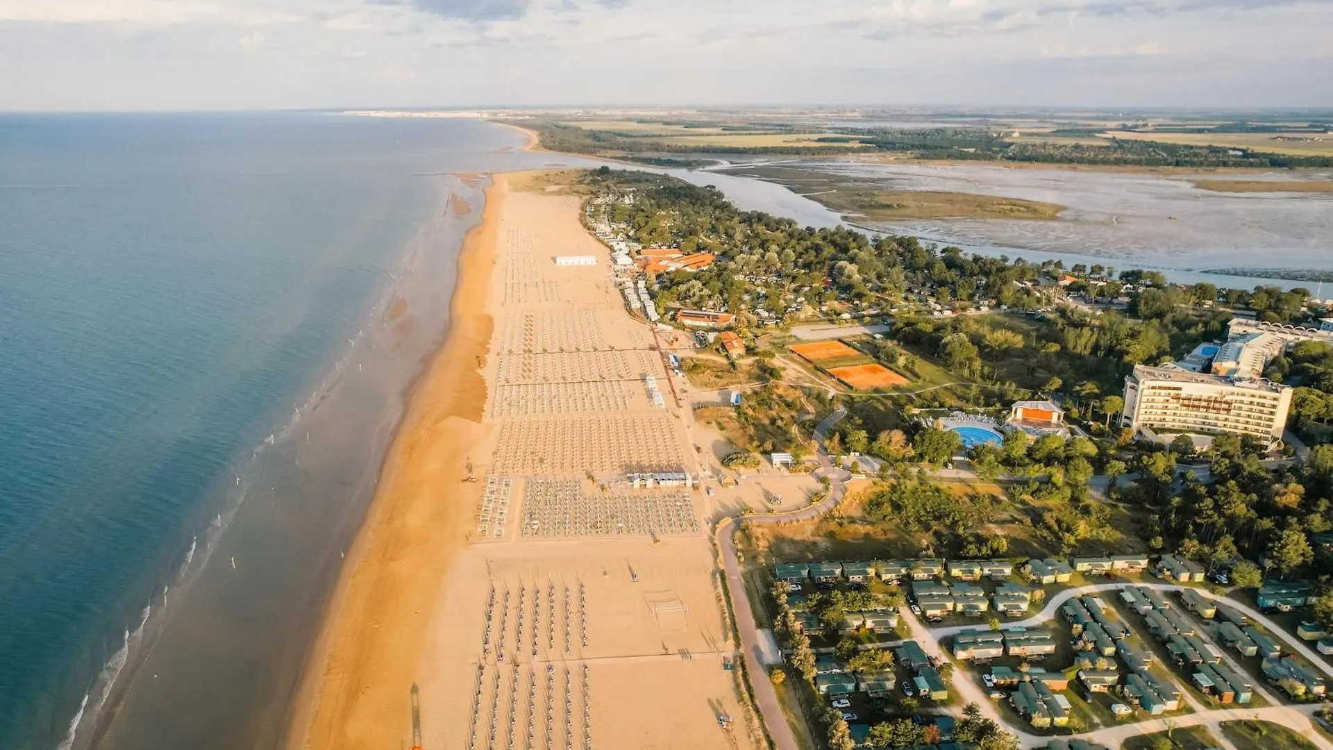 Adorable Villa For 8 People Close To The Sea Bibione Italy